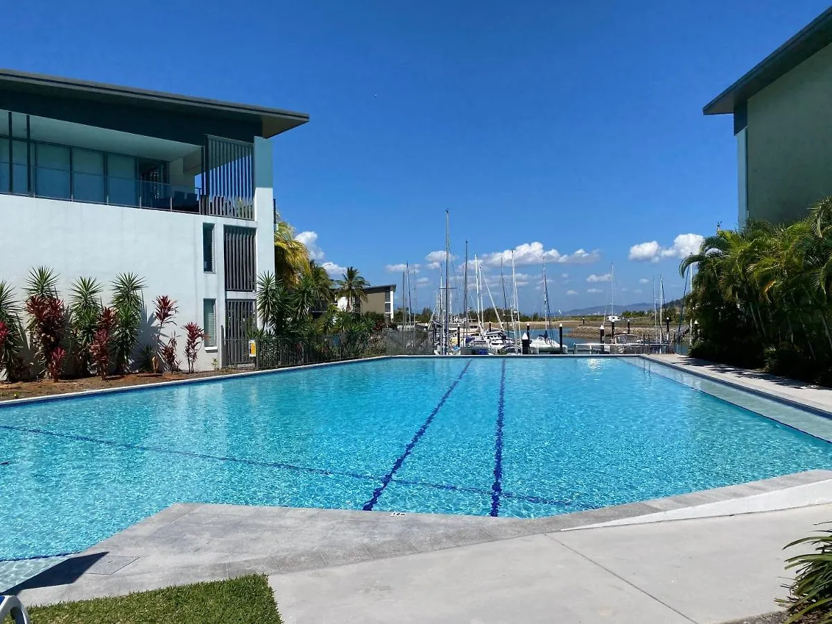 Blue On Blue Deluxe King Or Twin Room, Steps From Ferry, Amazing Pool, Wifi Nelly Bay