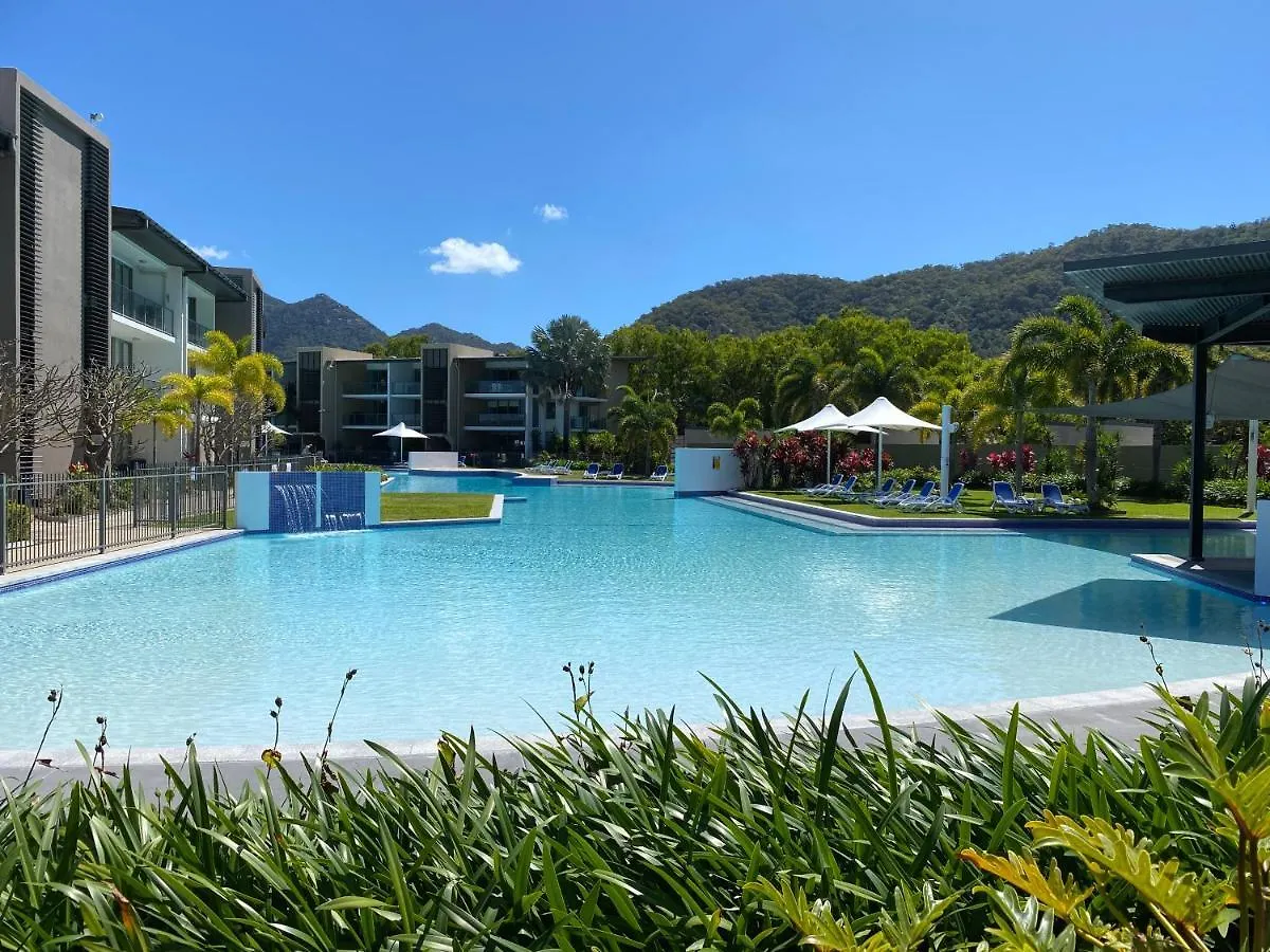 Apartment Blue On Blue Deluxe King Or Twin Room, Steps From Ferry, Amazing Pool, Wifi Nelly Bay Australia