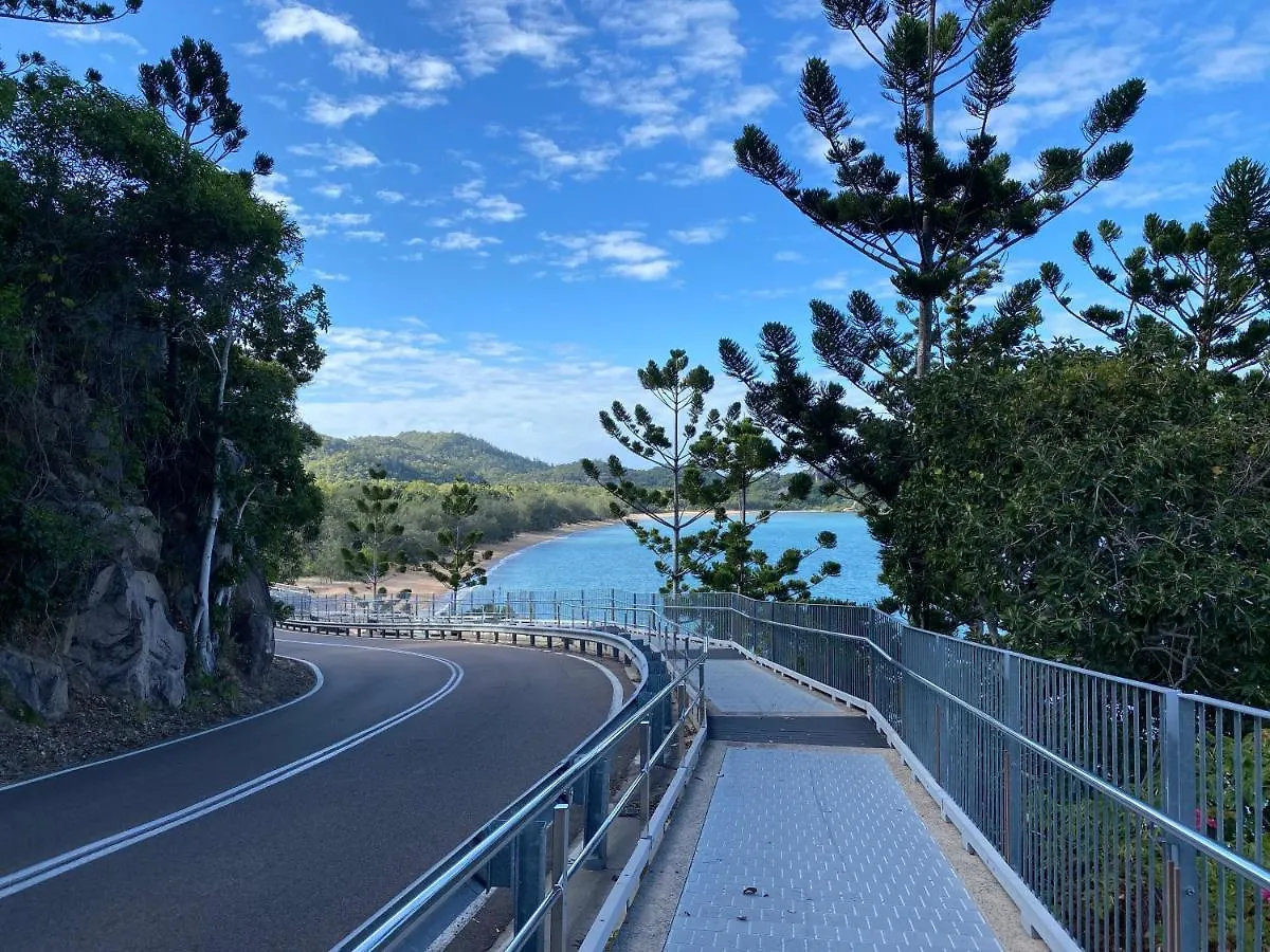 Blue On Blue Deluxe King Or Twin Room, Steps From Ferry, Amazing Pool, Wifi Nelly Bay Apartment