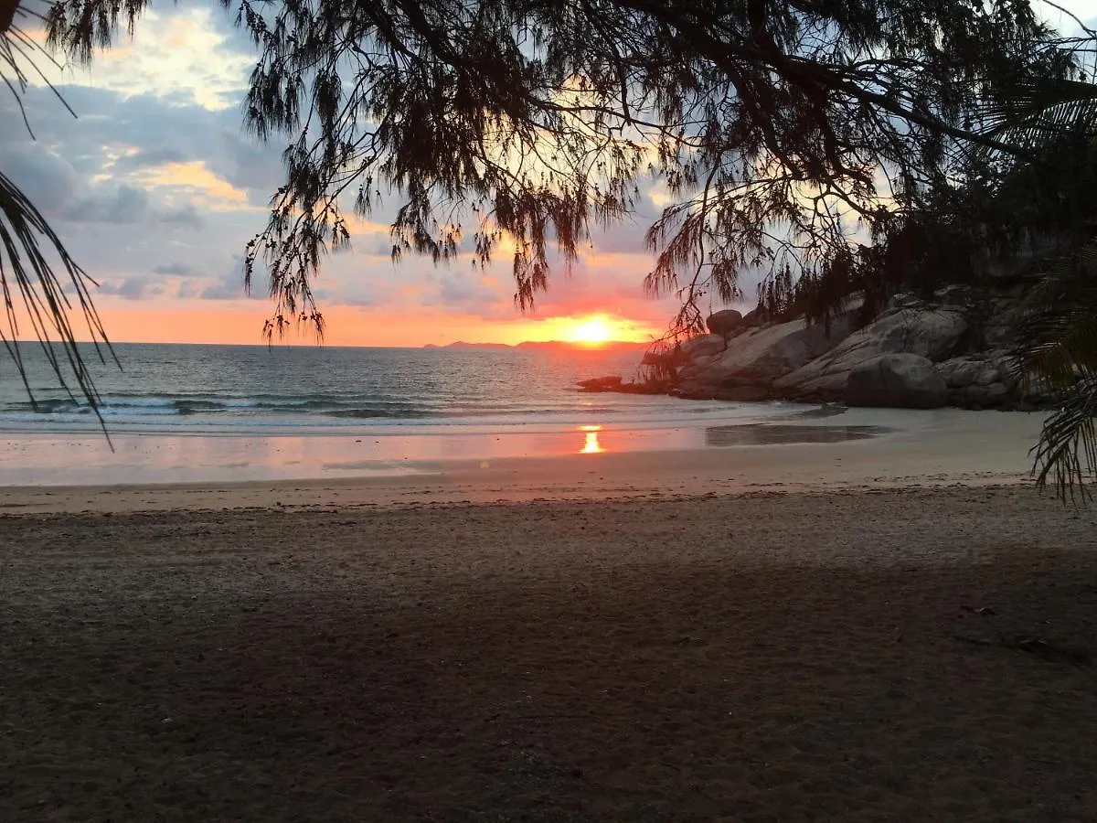 Apartment Blue On Blue Deluxe King Or Twin Room, Steps From Ferry, Amazing Pool, Wifi Nelly Bay Australia