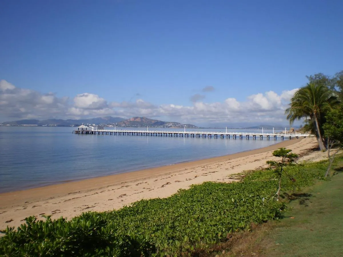 Blue On Blue Deluxe King Or Twin Room, Steps From Ferry, Amazing Pool, Wifi Nelly Bay Apartment