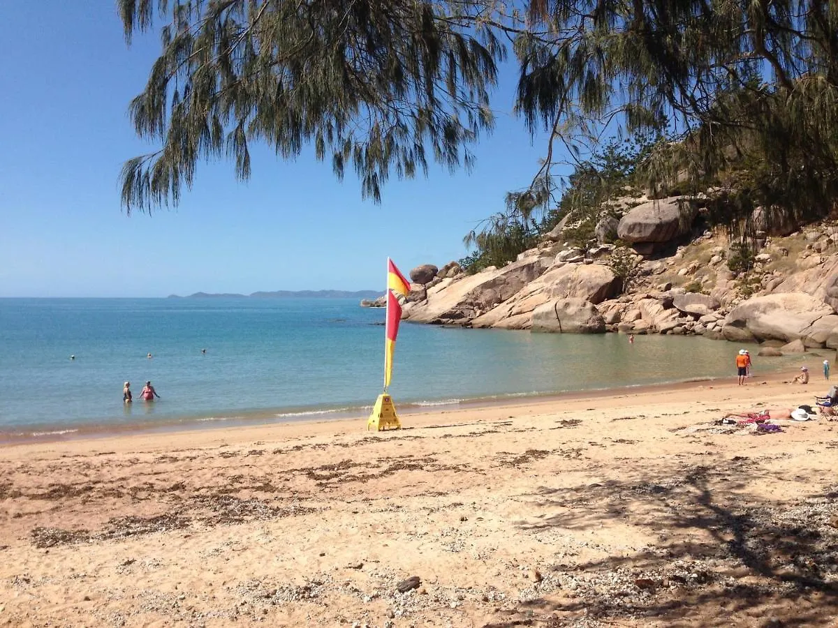 Blue On Blue Deluxe King Or Twin Room, Steps From Ferry, Amazing Pool, Wifi Nelly Bay 0*,  Australia